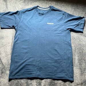 Patagonia Navy men’s medium shirt(new)